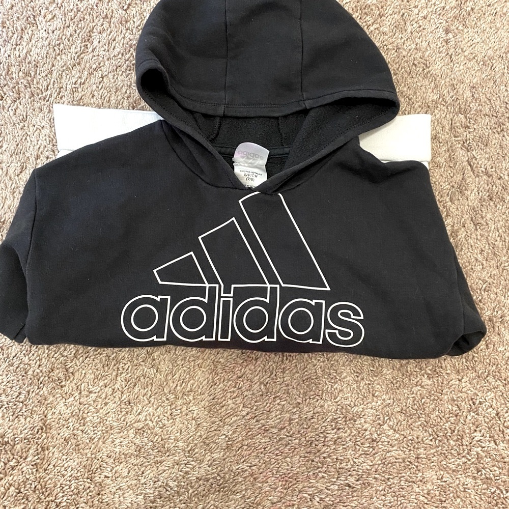 Adidas Hoodie Boys Black white size 7/8 Logo on front with pocket - Picture 5 of 9